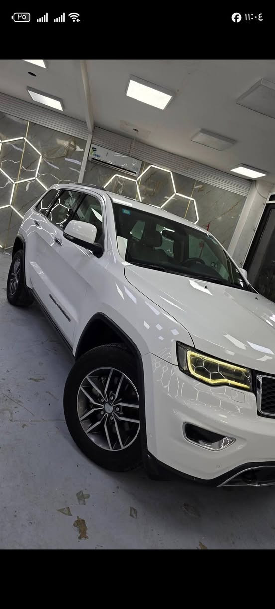 سلام عليكم  يالله
للبيع  جيب شيروكي  جراند 
موديل 2019 لون  ابيض  رقم بغداد 

السعرر 140 $ متوازي كلش

رقمي ***********☎️ 

سياره فول مواصفات   الفتحة 

وارد امريكي  بسيطة جاملغ وبنيد فقط       صور حادث مرفقة 

حجم المكينه 6  سلندر( 3600)

  

سياره جديده بمعنى الكلمة وجاهزه وخير من الله

مواصفات سياره

بصمه تشغيل 

ماشيه 83الف حقيقي  

بصمه ابواب 

حساسات امامي وخلفي 

رادار ت جانبيه + هيترات مري 

رادار خلفي 

توقف ذاتي 

تشغيل عن بعد 

كشنات جلد 

خزن ميموري + كراسي الاماميه كهرباء ⚡️ + تدفئة 

استيرن تدفئه 

شاشة كبيره كار بلي 

كامره خلفيه دواره 

مانع انزلاق

 فور ويل 

عليها كت كامل SRT 

صندوق كهربائي 

اشاير مري 

لد امامي وخلفي 

لايت زنون 

حجم المكينه  (6) سلندر 

ويل حجم 20  

سبورت سرعه 

نضام اقتصاد
