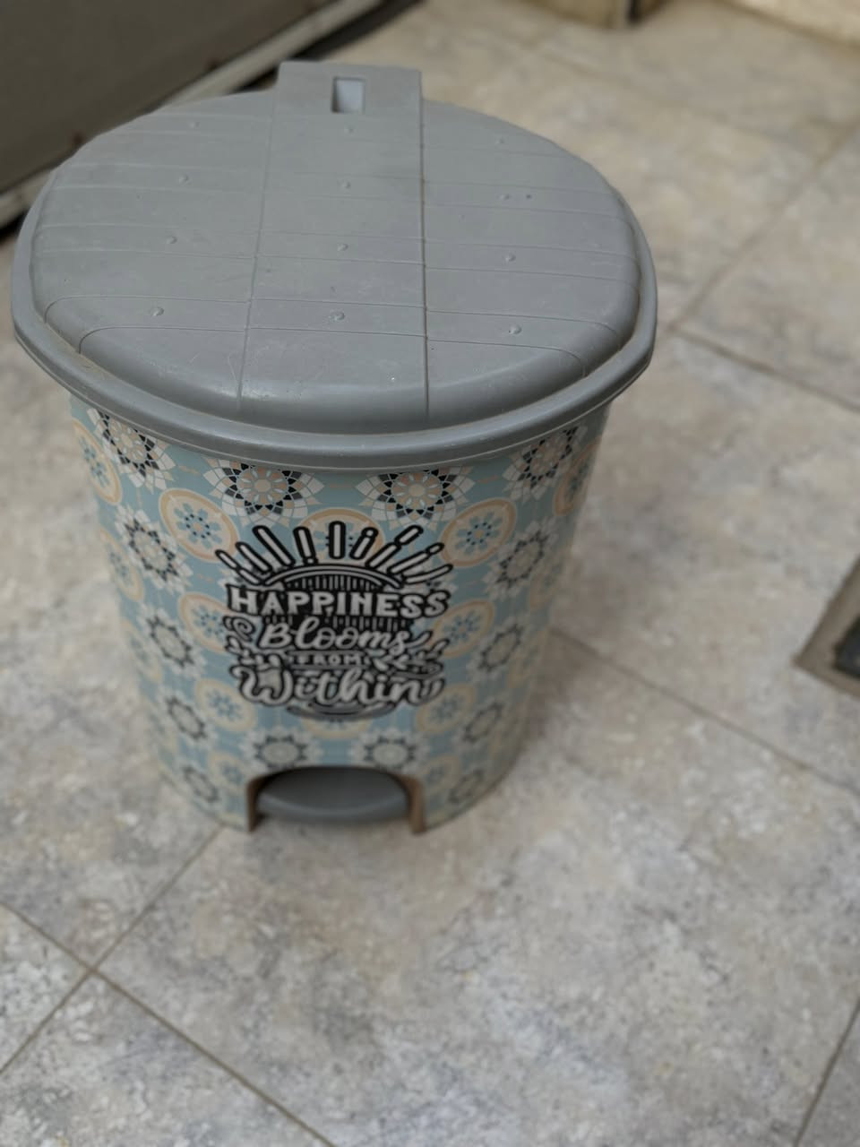 مدة فرو 
سطل 
سله 
فناجين مع طباق 
مطرح نفر 
ومع توصيل ٢٥ الف


**إذا كنت صاحب هذا الإعلان وتريد حذفه لأي سبب، رجاءا أرسل رسالة إلى الدعم الفني**