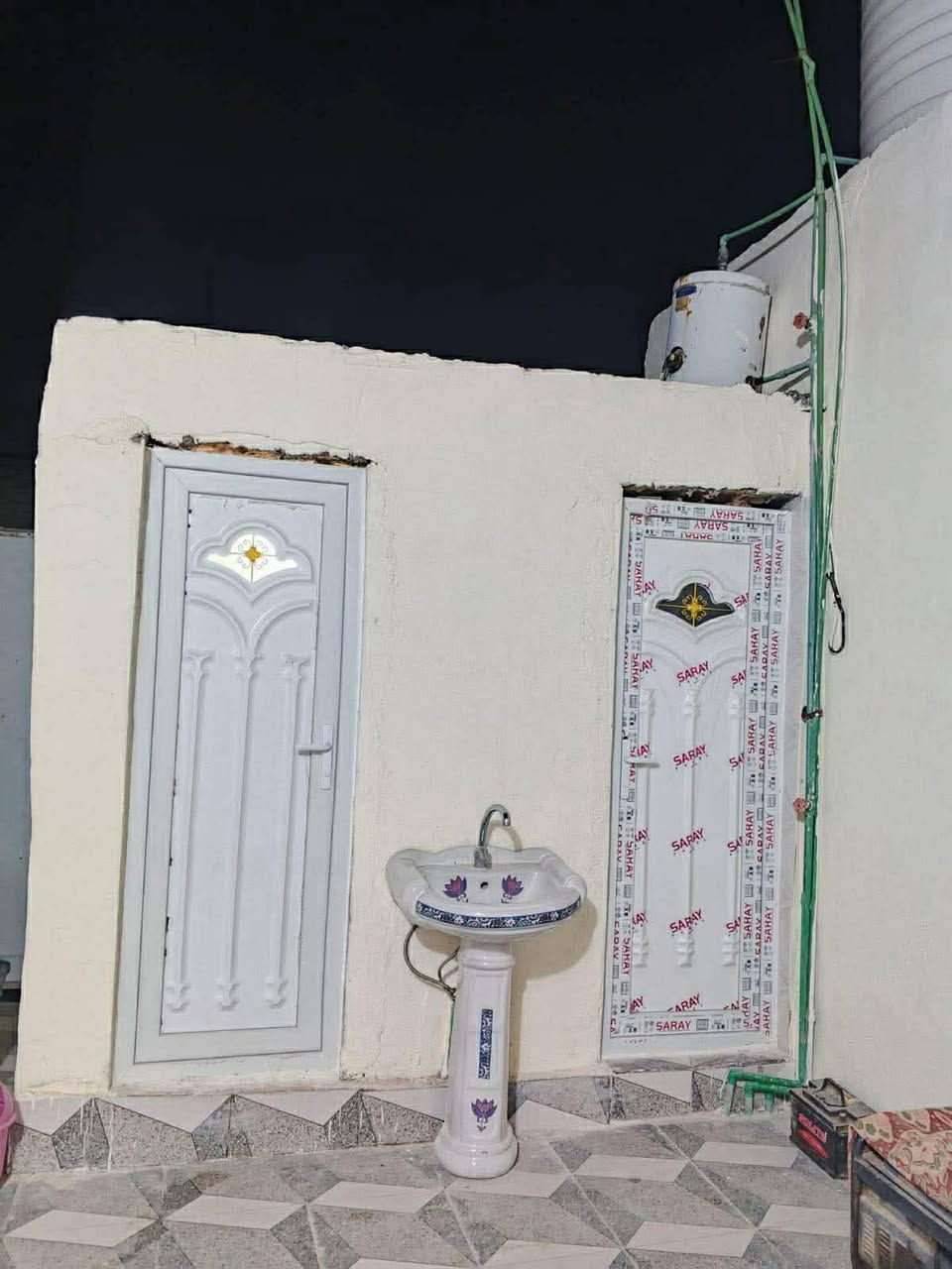 دار للبيع  200متر  فارغ حاليا  
 
نجف شارع الصب عمود 321
يحتوي على غرفتين واستقبال ومطبخ وصحيات داخليه وخارجيه وبيه محل خارج من لبيت لبيت جاهز من كلشي انترنت مولد سخان 
للتواصل : *********** واتس او اتصال

