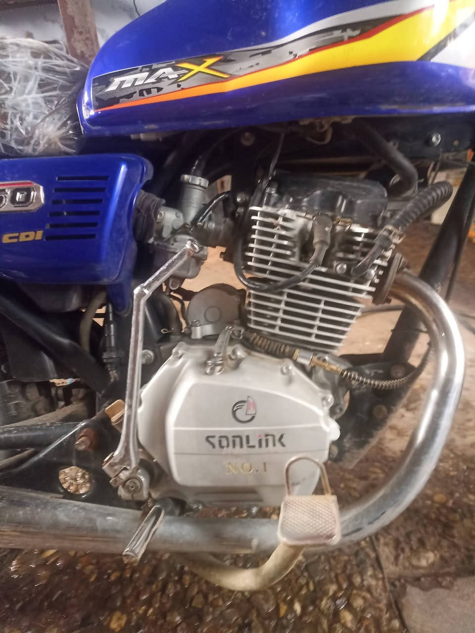 سلام عليكم دراجا للبيع موديل 23كاملا مكملا وشرط لنضافا سعر450وبيها مجال عنواني مدينت لصدر قطاع74 بدون وراق كفلكياها من لصرقا وعشاير دراجا خير مناللة  رقمي***********
