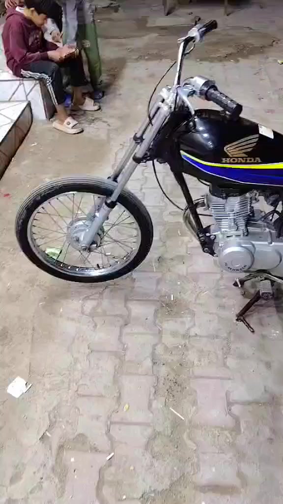 سلام عليكم دراجه للبيع انتنس مفتوحه مره وحده فقط نضافه فول بدون اوراق اليريده يجي خاص ويدلل او يتصل ع رقم هاذ *********** ❤️🩷
