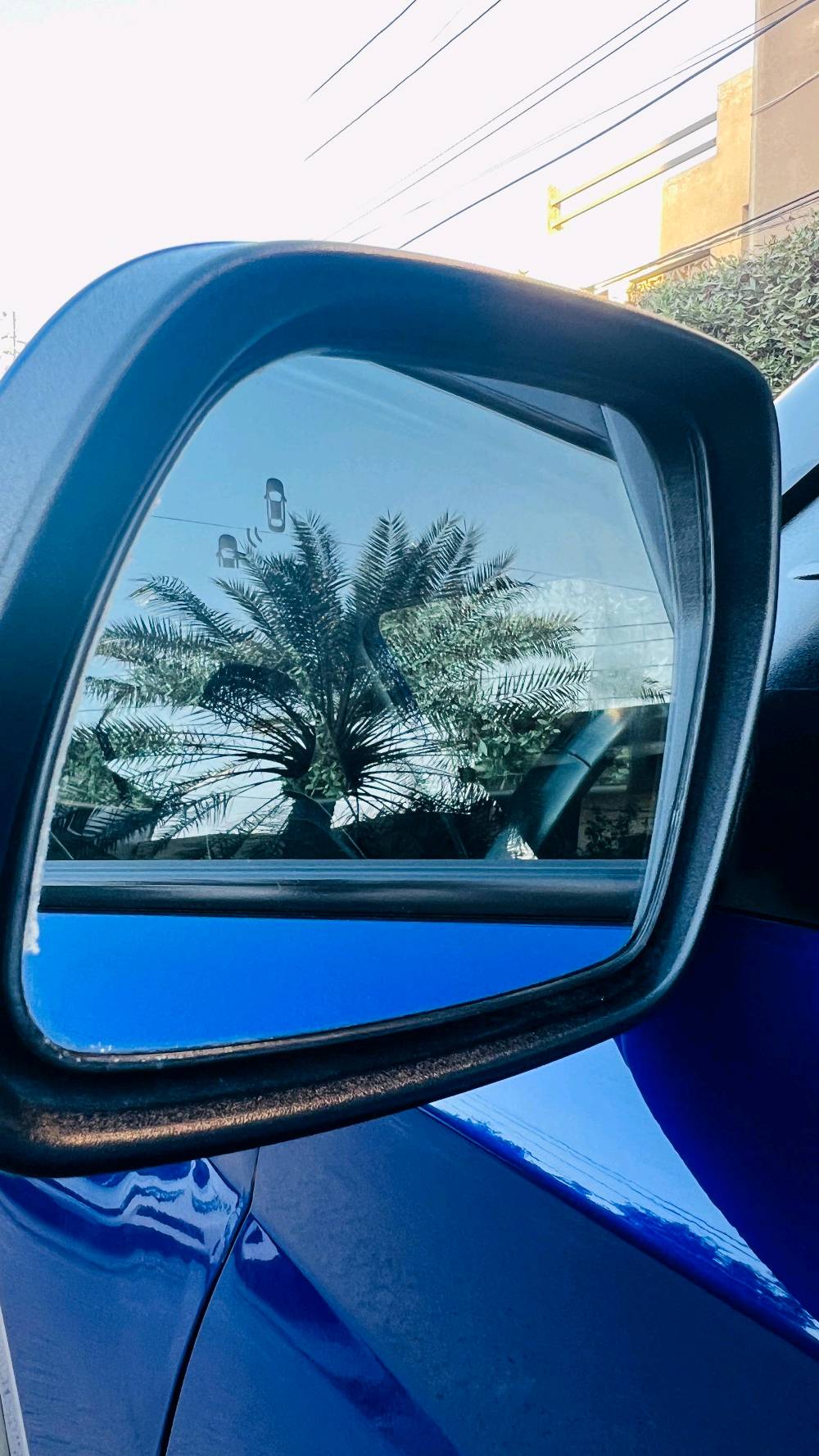 السلام عليكم
🚘 Hyundai Venue 2022 – رقم بغداد باسمي
 مواصفات السيارة :
بصمة أبواب وبصمة تشغيل
تشغيل عن بُعد
مقاعد جلد مطعّم مخمل
رادارات أمامية وجانبية
كاميرا خلفية + شاشة
مقاعد تدفئة وتبريد
الممشى: 22,300 كم
كير محرك تبريد مكينه كفاله عامه 
تخم تاير 
دوخل نظيفه سياره حلو معنا الكمله بل عافيه.
الحالة: حادث سطحي فقط، تم تبديل وصبغ البنيـد، بدون أي ضرر داخلي. الشاصي مكفول، والمحرك 1600 دبل نوزل بحالة ممتازة، ولم يتم تبديل أي جزء أساسي.

💰 السعر: 125 ورقه 
📞 رقم الهاتف: ***********
📍 مكان السيارة: السيدية