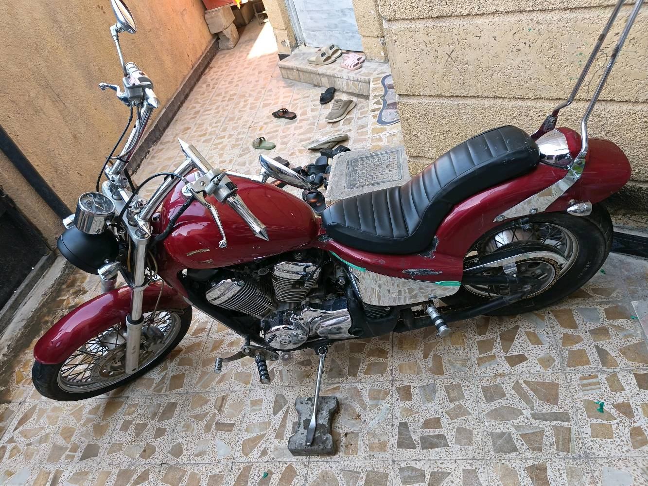 السلام عليكم
هوندا ستد ببر 400

لون ماروني 

مكينة كير بلادي جدد

دهن امزويل درجة اوله 

فلتر زيت امزويل كاربون فايبر 
كهربائيات جدد وكلهن شغالة مكفولة 

تانكي كزاز ومبي اي وصخ 

كابريتر نضيفة مبية كطعة 

ولا تبخير جديدة 

الدراجة كفالة 

رقم بصرة انكليزي باقي بس عل استلام 

مكان الدراجة البصرة 

السعر 18وبيها مجال للطيبين 

فقط اتصال ***********