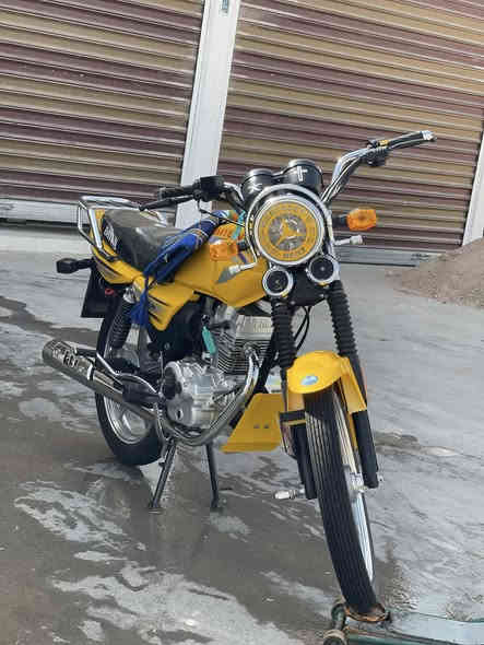 سلام عليكم شباب دايون عضم مديل 23وراق اصلي وكيله سالم شهاب ابو عبير مكفوله كفاله عامه كل نقص مابيه  كله شغاله صلنصه ستيل  صوته طرب الدراجه جديده كلش مامشيه هواي الدراجه مكاني حله طهمازيه رقمي ***********الشراي يتصل السعر خاص وتدلل
