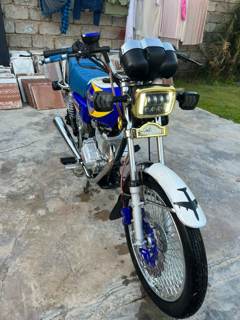 السلام عليكم بسبب الوعود الكاذبه جايك وجاني خاطر
ماطور تايكر موديل 25 محرك شرط كله شغال 
اشاير شغاله 
هورن شغال 
لايت عالي ناصي شغال 
نشرات شغاله 
لد شغال 
شراي اتصل ***********
