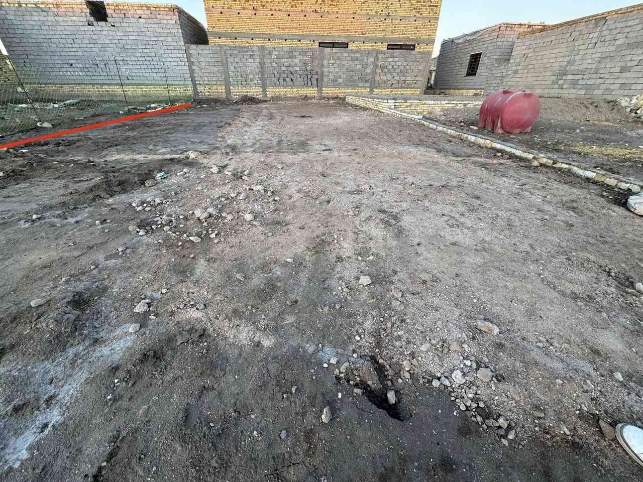 قطعه زراعي / مساحه 200م / السعر 10
حي الحسين قرب السيطره شارع الشيخ زيد داخل فرع 
10م 
250م عن الشارع العام
واتساب *********** علاء بدر
