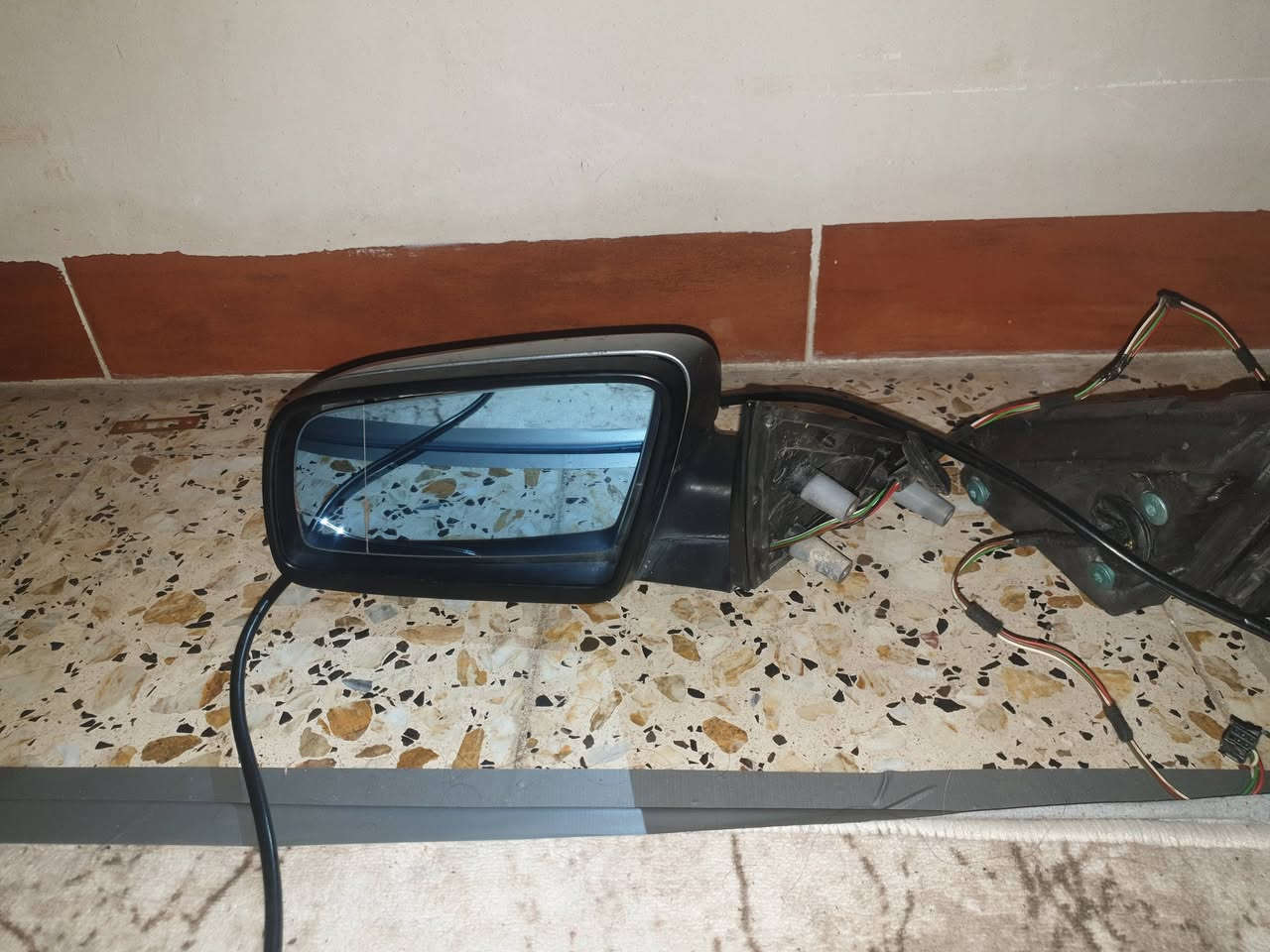 للبيع مرايات مال بي أم ميماتي كهربائي شغل شرط الفحص مال تفصيخ بسعر ٨٠ الف رقم موبايل ***********
