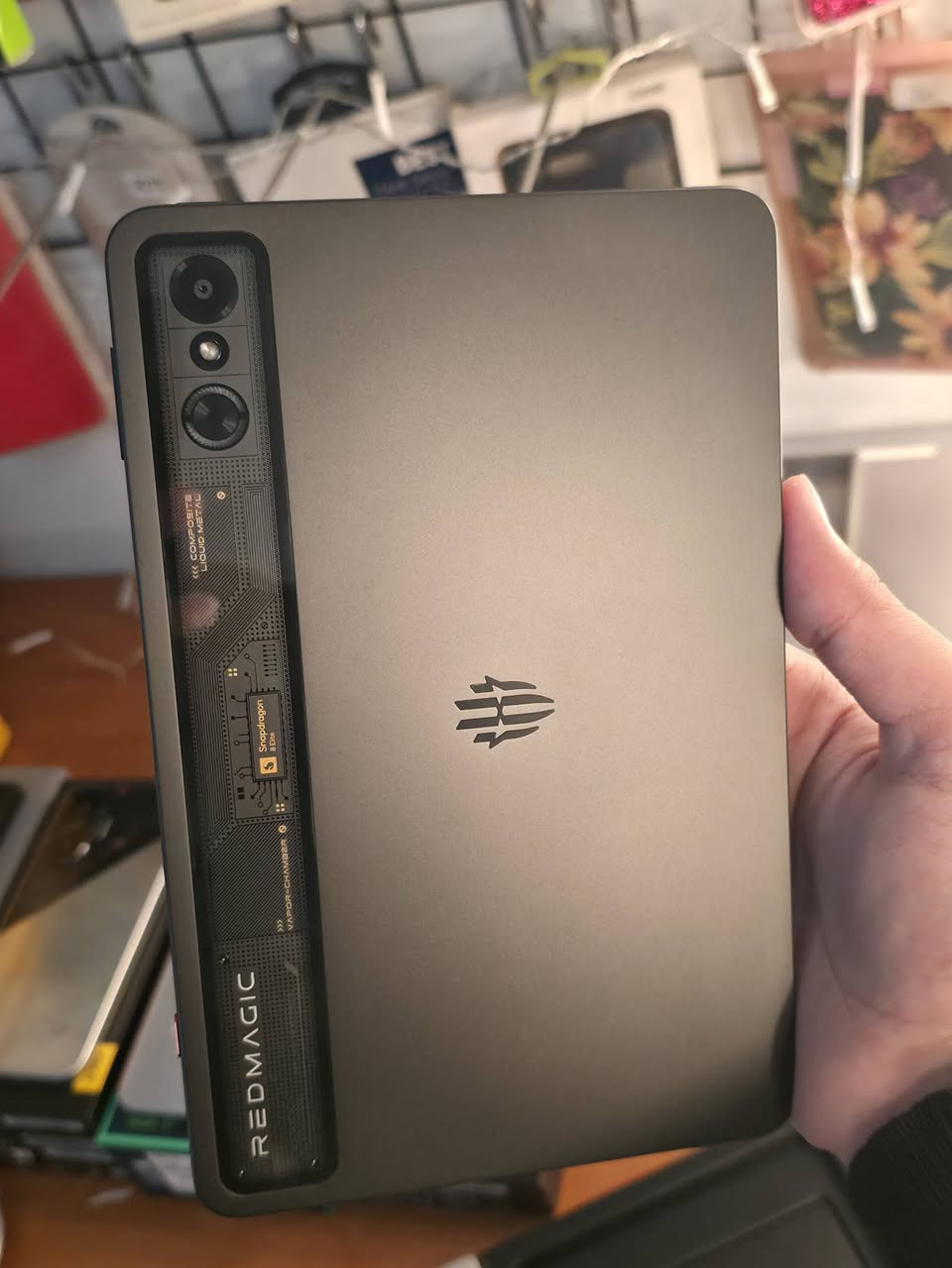 ريد ماجك استرا  للبيع
ذاكرة 256

 كامل ملحقات 
باكيته وكيبله

نظافة 100%
مكفول كفالة شاملة 

• ​المعالج: Snapdragon 8 Elite بمعمارية 3 نانومتر (أداء خارق).
• ​الشاشة: OLED بحجم 9.06 بوصة، دقة 2.4K، وتردد تحديث 165 هرتز.
• ​التبريد: نظام ICE-X المطور بـ 13 طبقة مع مروحة داخلية (20,000 دورة/دقيقة) ومعدن سائل لتشتيت الحرارة.
• ​البطارية: 8200 مللي أمبير مع شحن سريع 80 واط.

السعر 805 الف وبيه مجال 

يوجد توصيل لجميع محافظات العراق 
للحجز راسل الصفحة 
واتساب ***********

تابع الصفحه لمشاهده الاجهزه المتوفره https://t.me/mohamd_phone

#العراق #مستخدم #توصيل_لكل_العراق #ريدماجك #للبيع
