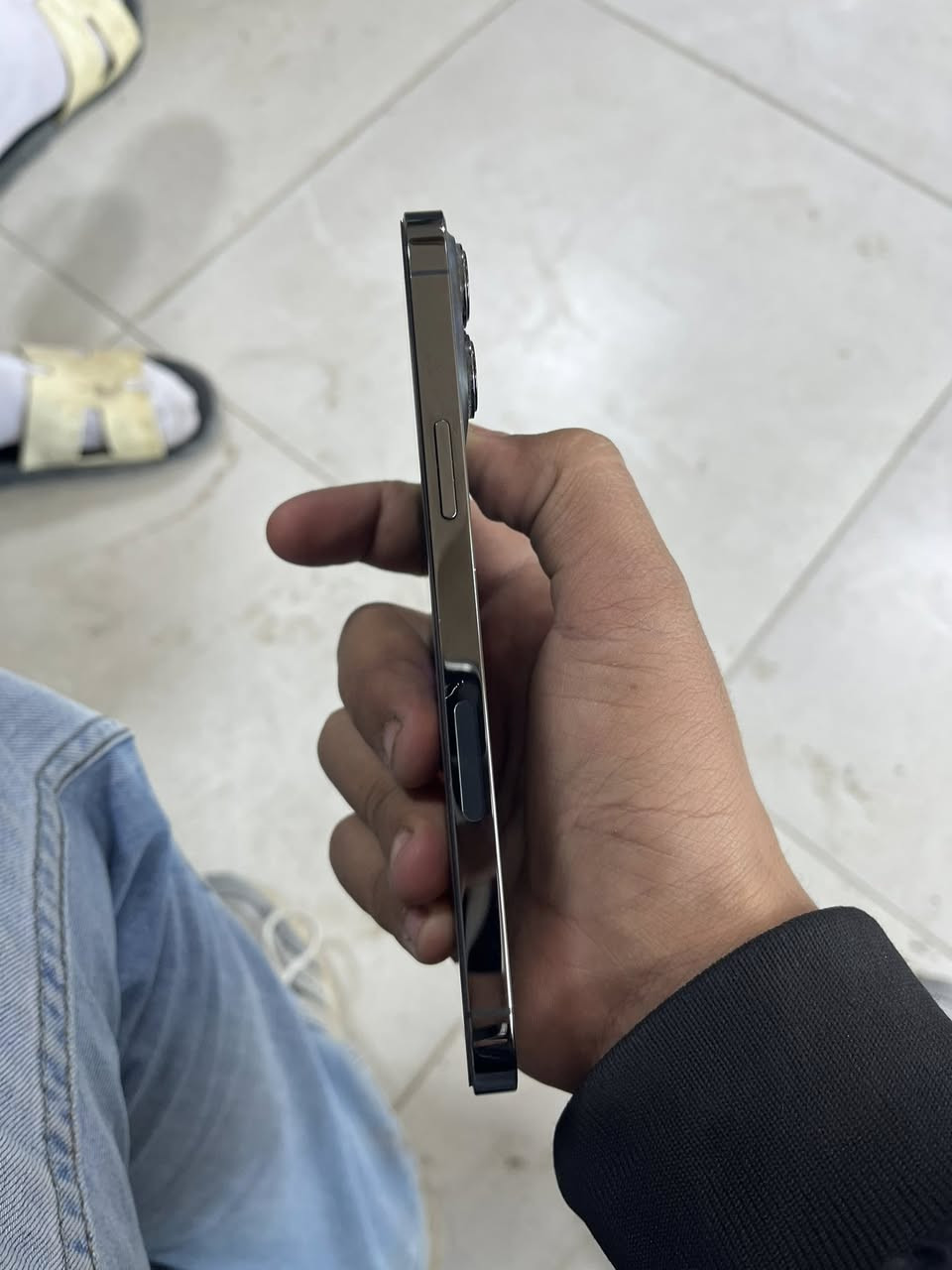 السلام عليكم تلفون 13 برو ماكس نضيف البطاريه 86 والمساحه 256 امريكي ب690 وبي مجال مكاني بغداد المحموديه *********** بي واتساب
