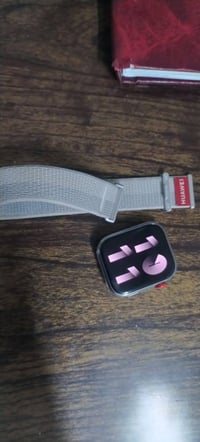 ساعة هواوي للبيع واوچ فت 4مع ملحقاتها كارتونه شاحنه مستخدمه قليل جدآ ا...