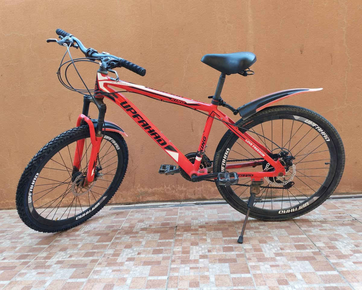 مرحبا دراجة هوائية🚴 مستعملة ونظيفة للبيع
🚲 للبيع دراجة هوائية جبلية

مقاس 26

فرامل ديسك أمامي وخلفي

مساعد أمامي

بيها رفارف أمامي وخلفي

حامل جانبي

حالتها زينة وجاهزة للاستخدام ما تحتاج تصليح

ماركة UPFHHAD المنيوم 

💰 السعر: 124 ألف دينار ( وبيها مجال للتفاوض بالمعقول) 

للمهتمين أو للاستفسار، راسلني خاص.
او اتصل على الرقم ***********

ملاحظة: السعر مناسب، والفحص والمعاينة قبل الشراء.
