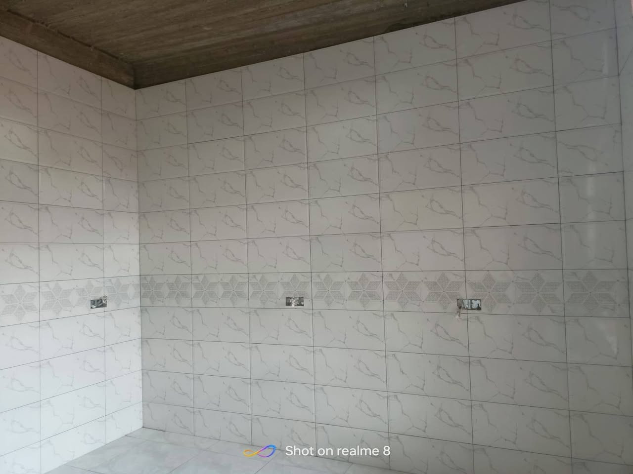 متوفر خلفه سراميك اشتغل بالمتر شرط استلام مهندس مكاني موصل الايمن ***********
