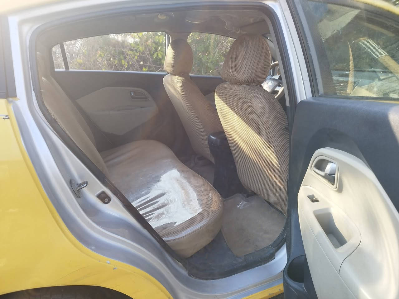 كيا ريو 2014 وارد خليجي محرك 1600 دوش صدر جديد محرك كير خير من الله لا تنقيص ولا تبخير والكشر كدامك مابيها ضربه داخلها كدامك تبريد يرادله شغل قليل تدفئه شغاله سياره بسمنا خاليه من الغرامات والهيئه اريد مراوس ستاركس 2007
***********
