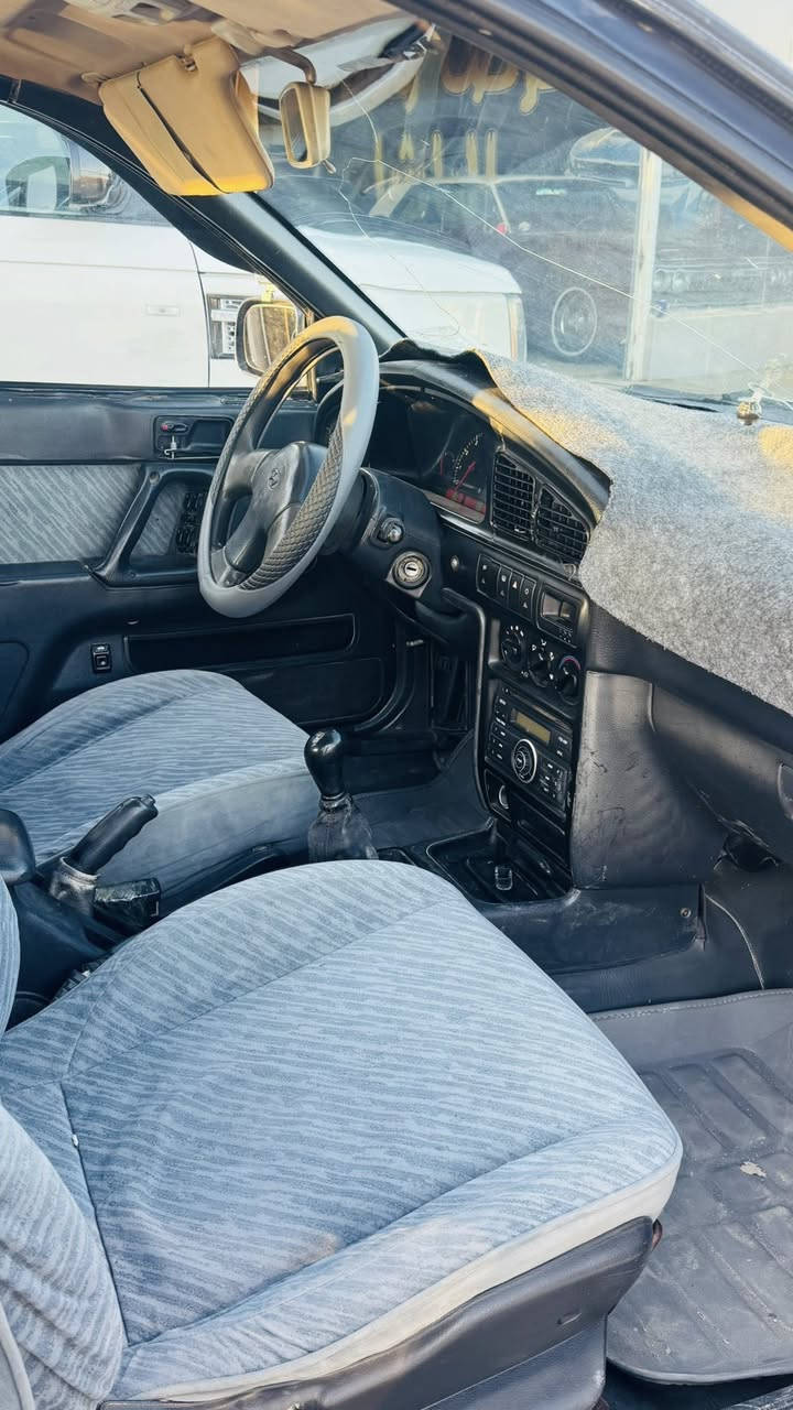 السلام عليكم 
للبيع فقط النترا 1994
السعر 32 وبيها مجال
مكينة كير كفالة بدون ضربة 
فقط صبغ السيارة جديدة ومصروف عليها
تبريد كهربائيات ميكانيك كله شغال
غرفة جديدة 
مكينة كير شرط الفحص 
رقم انكليزي ديالى هزة جديدة
مكانها ديالى بعقوبة 
***********
