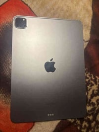 ايباد 11 برو الجيل الرابع M2 ذاكرة 256 حجم الشاشة 11  مامبدل شي نضيف ب...