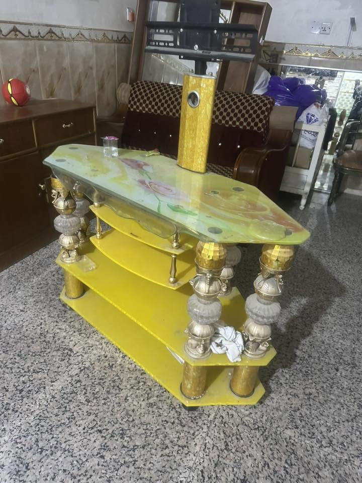 كنتور ٦ أبواب ١٢٥ قفل والبوفيه ب٥٠  صاج ميز بلازمه ب١٥ عفيه لحد يداهر عنوان حي لاصدقاء ***********
