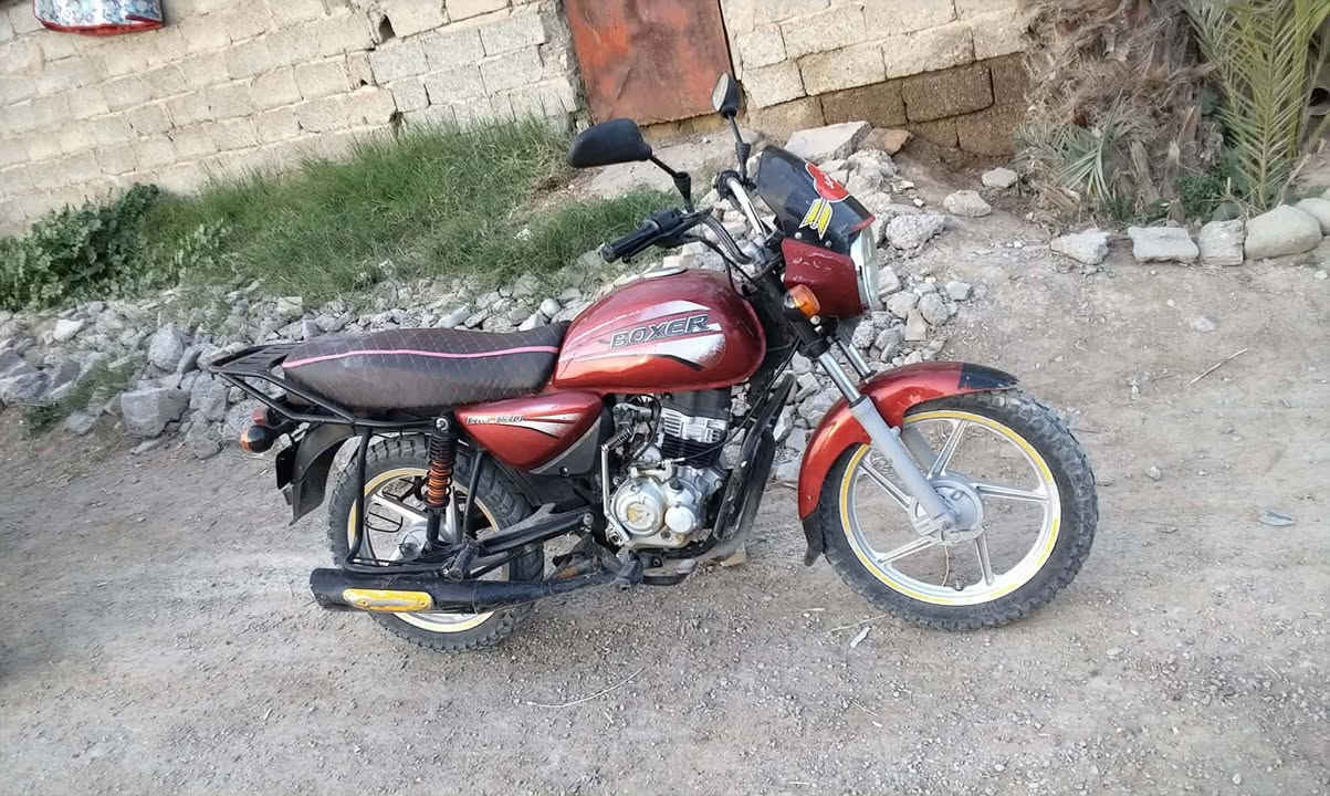 السلام عليكم دراجه بوكسر للبيع موديل 2018 انضف من الصور اوراق كامله سعر 650 وبيها مجال للشراي متواجد خاص وهذا رقمي بي واتساب *********** مكان بعقوبة تقاطع السادة
