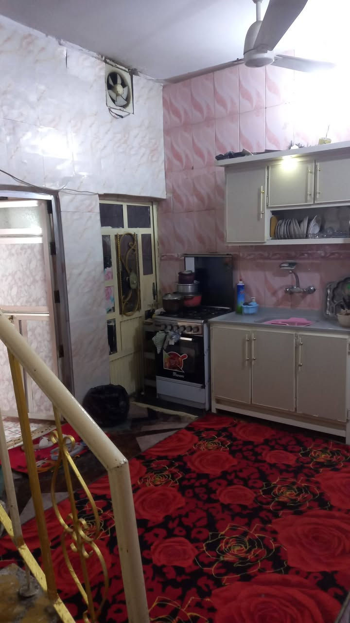 سلام عليكم بيت٥٠م الواجهة ٥ نزال ١٠ طابقين مسلح يحتوي ع كراج مدخلين وطابقين ستقبال مطبخ خدمات فوك غرفة وحولي سطحين سنة بناء ٢٠١٤  للبيع زراعي بداية شارع ابوماهر ٤بيت ع شارع العام منطقه  كامله  الخدمات تبليط مي كهرباء ارصفة خير من الله كولشي قريب عليك موقع ممتاز السعر ٨٥ بيه مجال متواجد فقط ع رقم ***********
