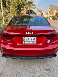 شباب  كيا فورتي 2022 لون احمر بغداد حرة باسمي محرك 2000  السيارة جديدة...