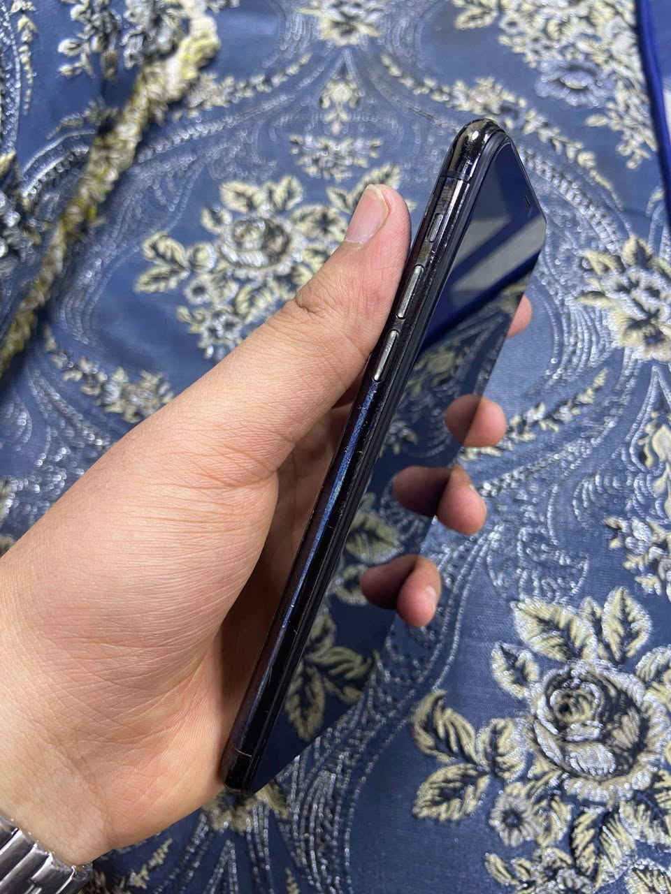 السلام عليكم ايفون 11 برو ماكس 
ذاكرة 256 مبدل شاشة أصلية كلة شغال عدا فيس ايدي 
كلة شغال وشرط الفحص جهاز شرق أوسط AH/A 
مكاني : بغداد حي اور بالقرب من سيكال 
رقمي : *********** متواجد اتصال واتساب فقط 
السعر : 260 وبي مجال
