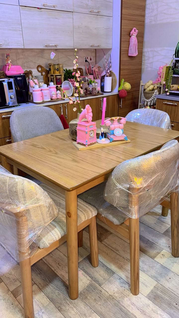 السلام عليكم  عندي غساله أوتوماتيك وميز طعام اريدهم للبيع علما ميز طعام مستخدم فقط شهرين .. سبب البيع مساحة المطبخ صغيرة 

المواصفات الأساسية
 • النوع: غسالة أوتوماتيك تحميل علوي
 • السعة التقريبية: 8 – 9 كجم
 • سرعة العصر: حوالي 700 دورة/دقيقة
 • عدد البرامج: تقريبًا 8 برامج غسيل
 • لوحة تحكم: إلكترونية مع شاشة رقمية
 • حوض الغسيل: ستانلس ستيل مقاوم للصدأ
 • الجهد الكهربائي: 220–240 فولت
 • ميزات إضافية:
 • قفل أمان للأطفال
 • تأخير بدء التشغيل
 • برامج غسيل متعددة (عادي – سريع – شطف – عصر)
 • نظام تحكم ذكي بالمياه (Fuzzy Logic)  

مميزات الغسالة
 • سهلة الاستخدام لأن التحميل من الأعلى.
 • مناسبة لعائلة صغيرة إلى متوسطة.
 • استهلاك ماء وكهرباء معتدل.
 • فيها برامج سريعة للغسيل اليومي 

ميز طعآم متكون من اربع كراسي خشب البامبو الاصلي بوهيمي 
كراسي اثنين بوهيمي واثنين رصاصي شب ثقيل . متانة قوة . كراسي مريحة قطن درجة اولى 

الاسعار الخاص ... 
العنوان بصرة تنومة


**إذا كنت صاحب هذا الإعلان وتريد حذفه لأي سبب، رجاءا أرسل رسالة إلى الدعم الفني**