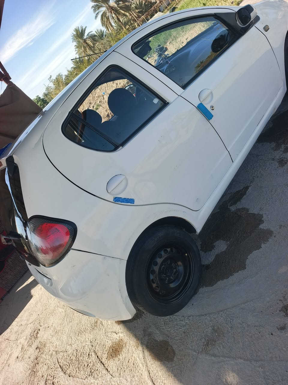 السلام عليكم جيلي باندا موديل 2013 رقم بغداد انكليزي مكينه كير كفاله ياباني تبريد ثلج 
حداديه جديده بيها رشات قليله صبغ  دواير ودوس كهربا ئيات كلها شغاله دوشمه جديده
تخم تاير جديد
السعر 40وبيها مجال بسيط
***********
