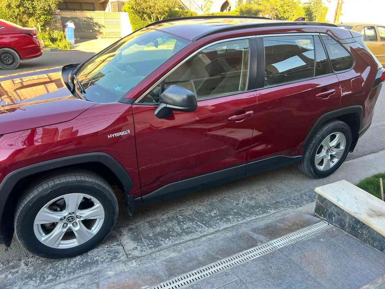 تيوتا راف فور 2021هايبرد  حادث خلفي بدون ايرباك سيارة جاهزة بدون نقص سعر168 وبيها مجال بسيط 
مكانها بغداد السيدية 
***********
