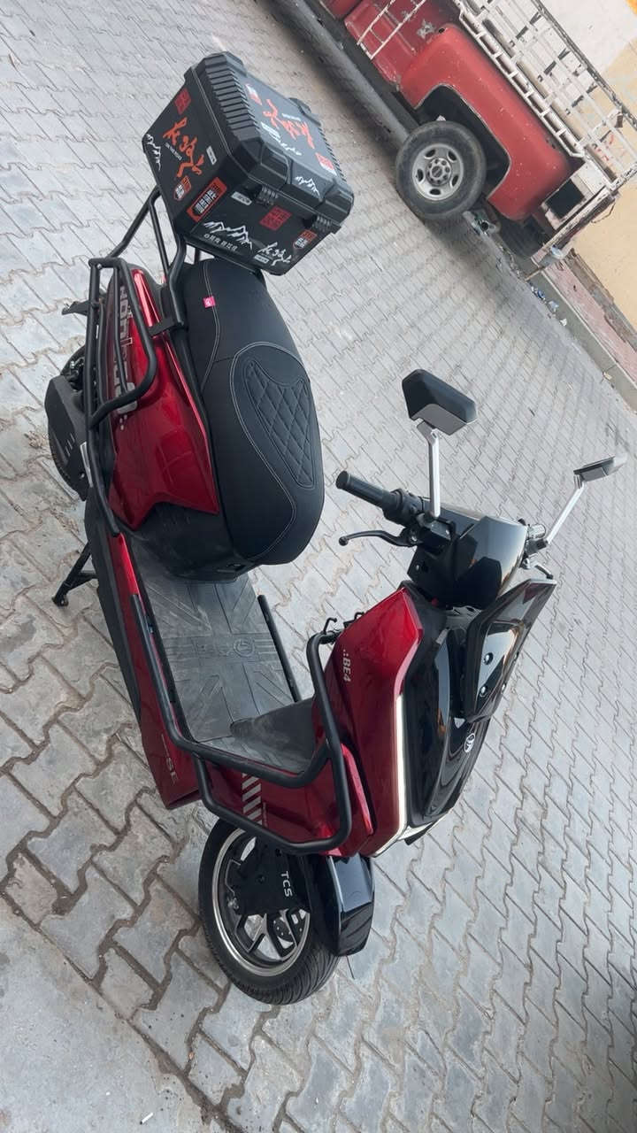 السلام عليكم دراجةالوحش  صارة 20 يوم من ماخذها بعدها زيرو
6 بطاريات 
4 سرعات 
سعرها مليون و 50 الف 
بغداد م الصدر 
***********
