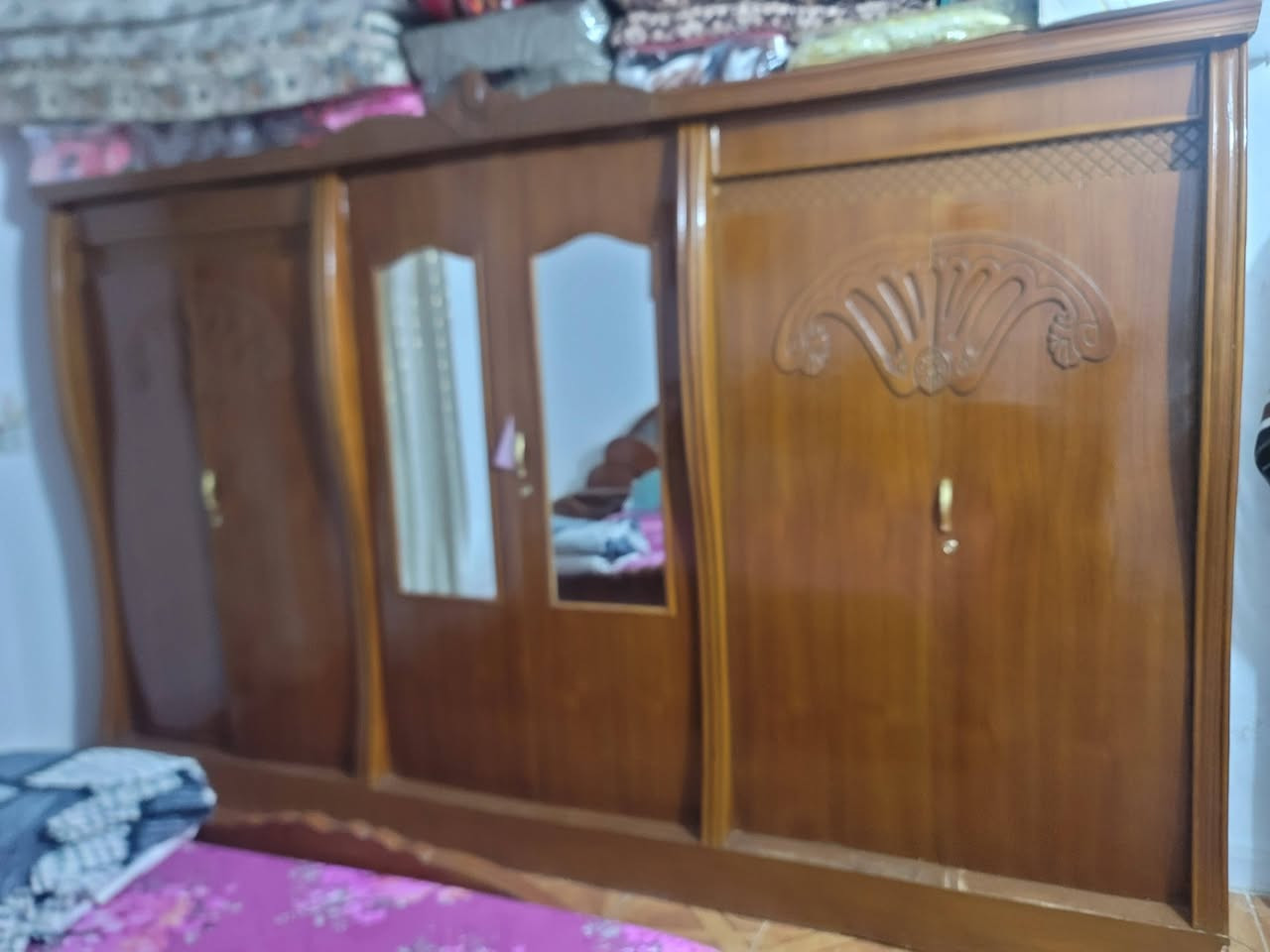 سلام عليكم اخوان غرفة كلش نضيفه السعر 650 وبيه مجال ***********
