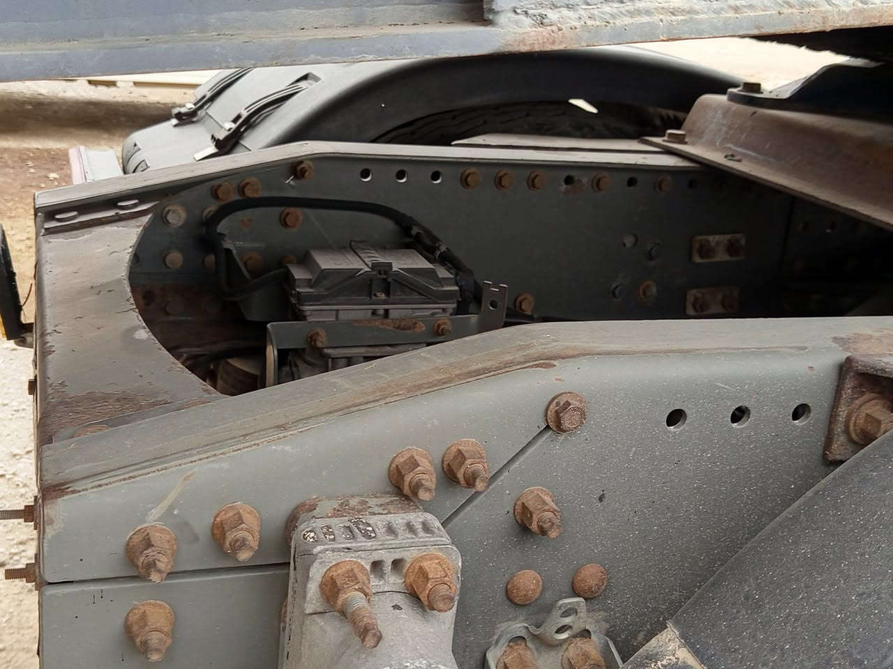 فالفو بس راس 2001    حجم 420. هاف  تبريد  مربوط صهريج گير محرك اكسل شاصي شرت  تخم تاير  سنه ويه ساقط   مكان اربيل   ***********  بي واتساب @إشارة
