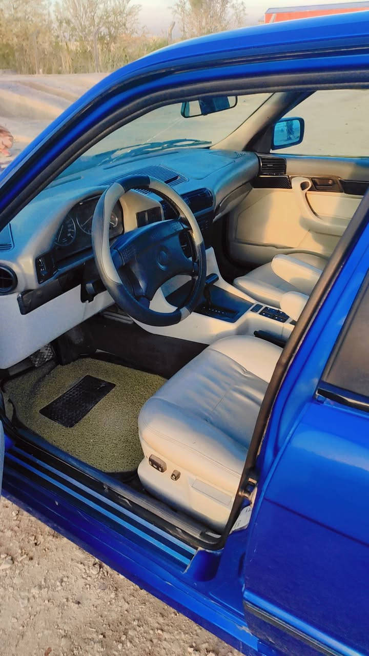 سلام عليكم 
BMW 520 /موديل 1991 
سياره مكفوله مصبوغه عام جماليه .كير اوتوماتيك .مكينه وكير مكفول . محرك مسكر فانوس رقم بعداد مشروع وطني سنويه منتهيه صار ثلاث اشهر  الكهربائيات كول شغال تبريد بس كمبريسر 
فقط . سياره جديده وحلوه مال جناي .
السعر :55 وبيه مجال قليل 
رقم الهاتف (***********).
