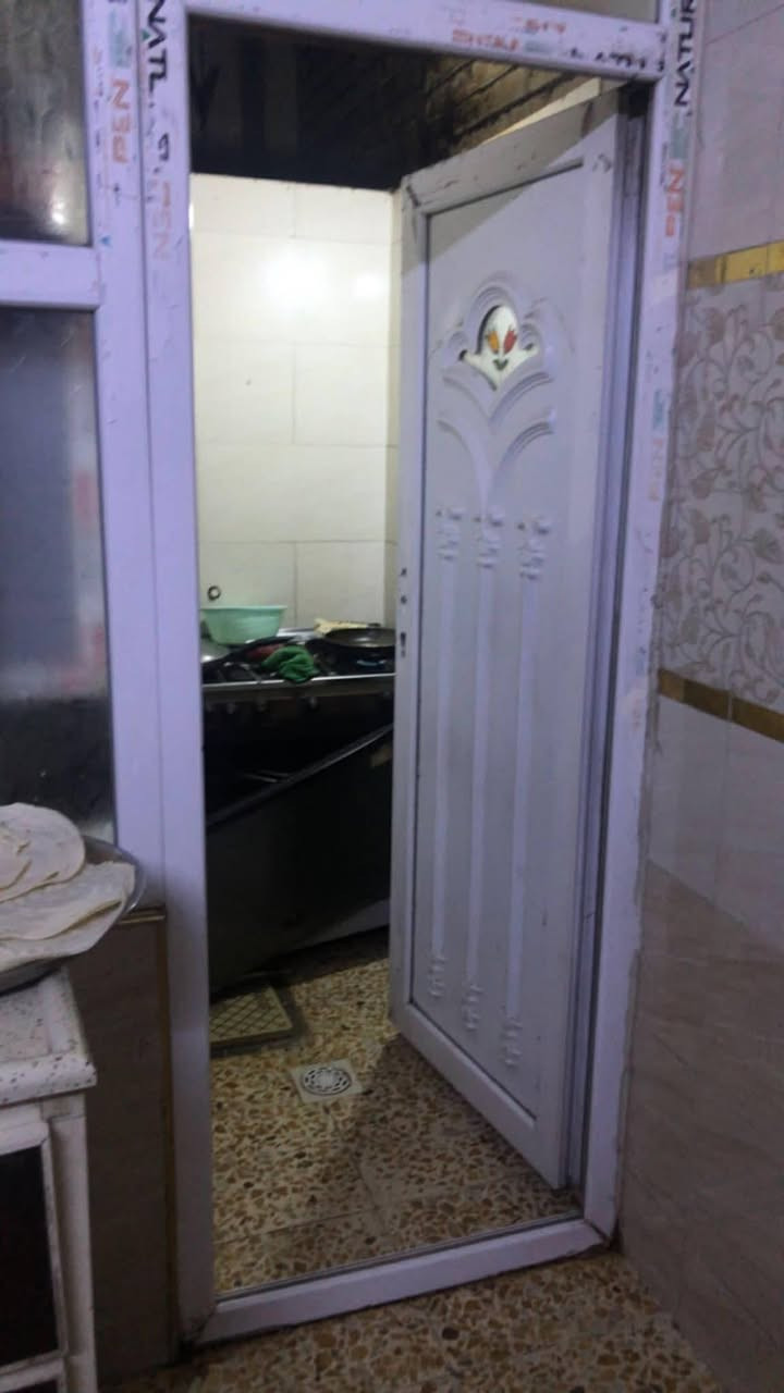 سلام عليكم بيت للبيع ٥٠ متر بحي الجوادين الواجه ٥ ونزال ١٠ ٣ طوابق شبابيك المنيوم الرقم ***********
