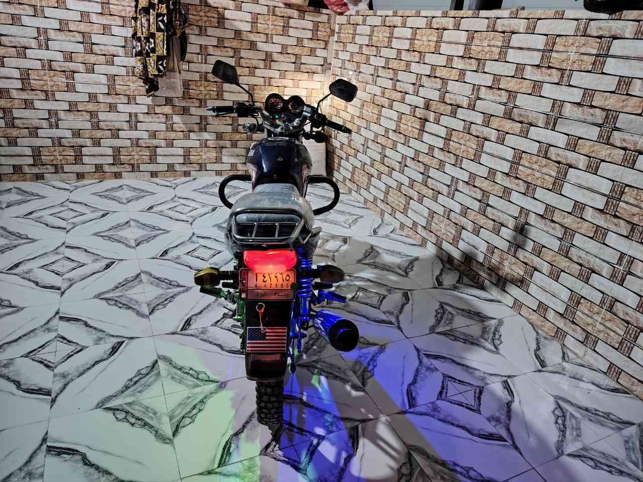 سلام عليكم دراجه هيوشه للبيع موديل 2018  نضيف ماناقصه كلشي نكره صلف مكفول من كلشي بدون أوراق هاتف *********** مكان رمادي جزيره البعساف السعر 475
