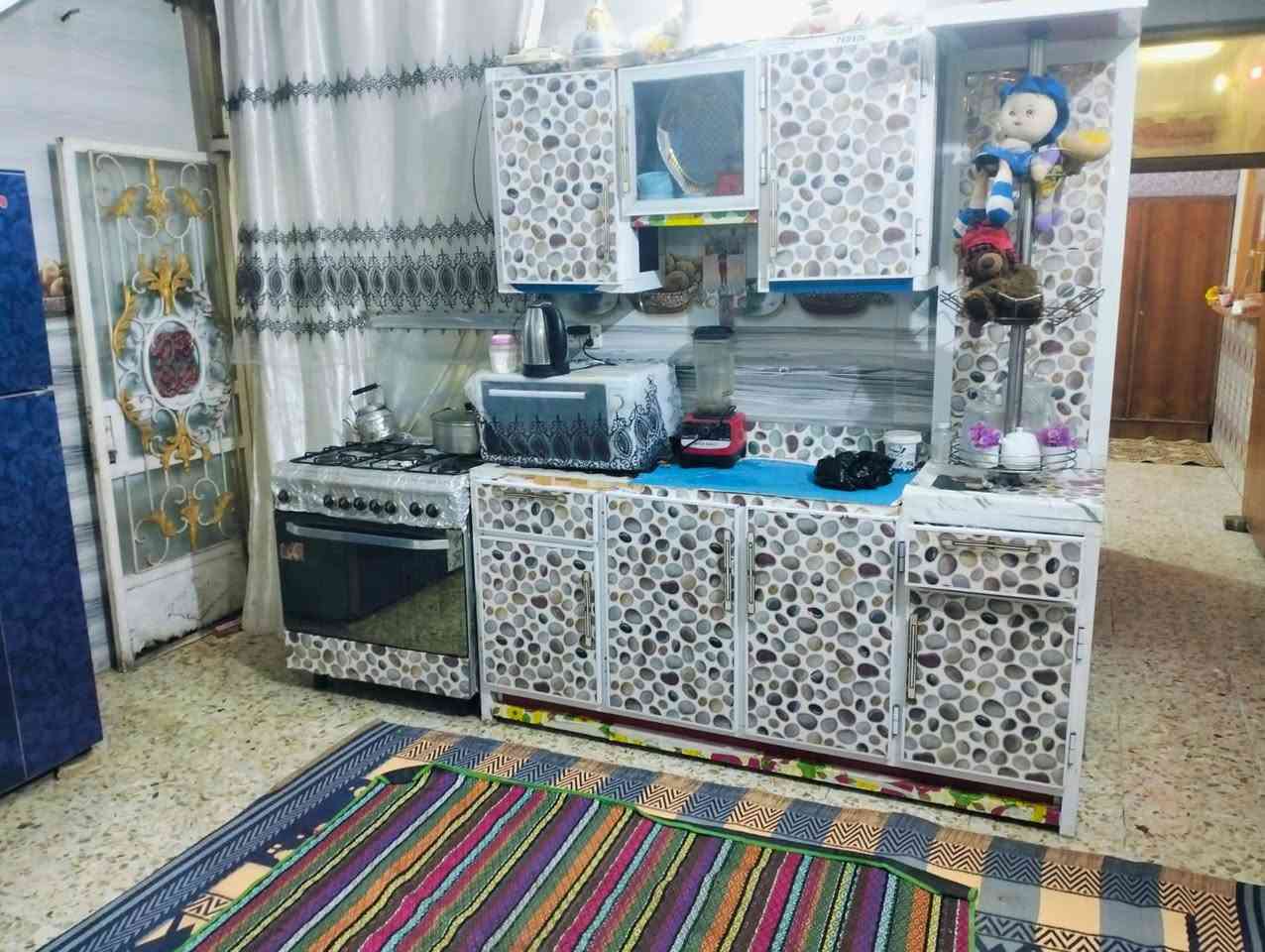السلام عليكم دار للبيع 100 متر طابق ثاني هيكل كافت خدمات بغداد الكمالية كاع ابو رشاد ***********
