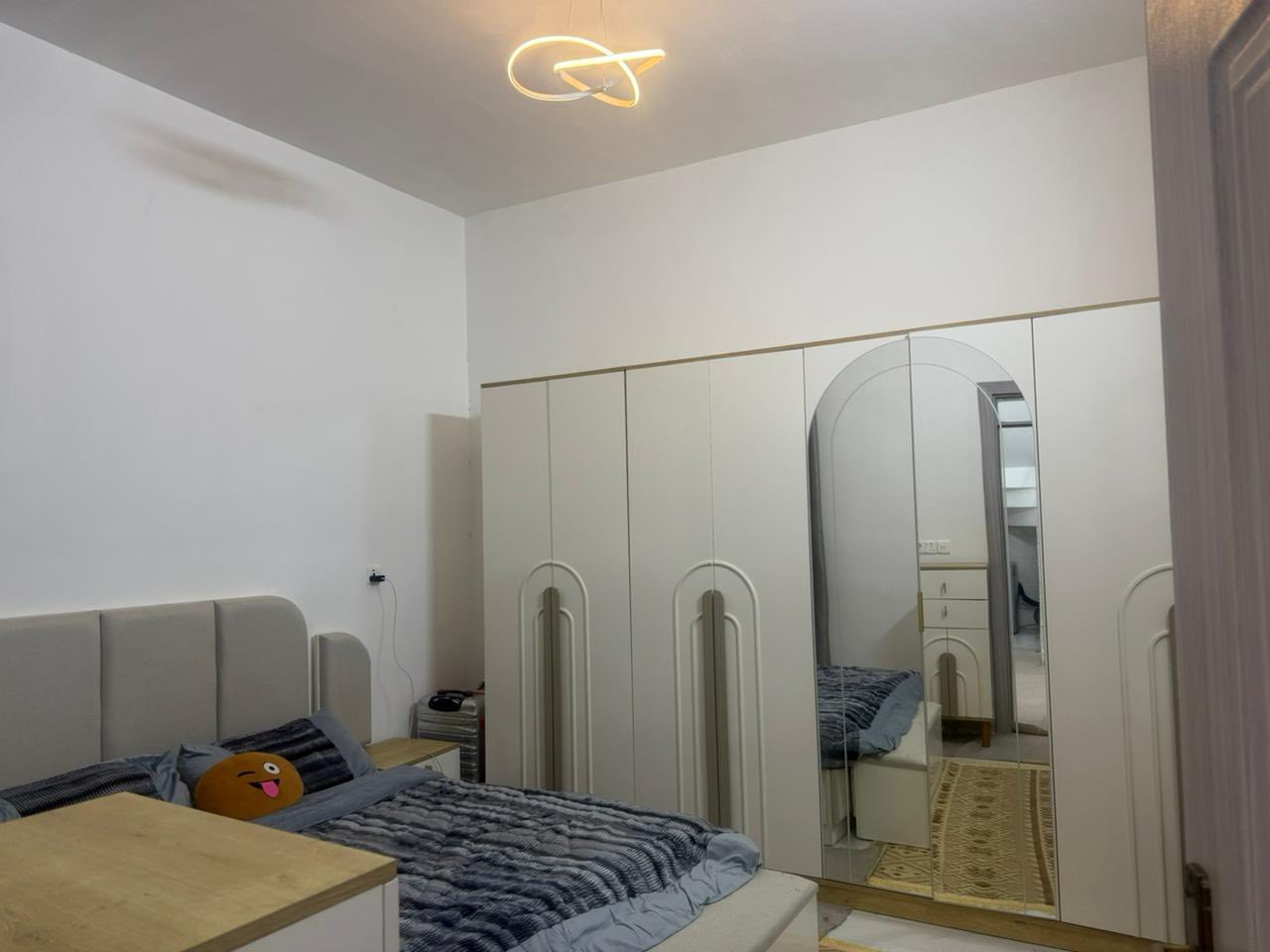 السلام عليكم دار للبيع ركن ١٠٠ متر مربع في الديوم بل مربع الثاني بنص الخدمات والسكن يتكون الدار من 3️⃣ غرف نوم وصالة وستقابل ومطبخ سحب مغرب و ٣ حمامات بناء درجه اولى بناء صاحبه على ايده سعره مناسب للاستفسار الأتصال على الرقم *********** 
مكتب مصطفى الطائي للعقار
