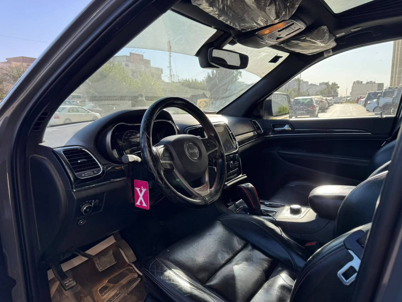 سلام عليكم للبيع جيب ترايل هوك موديل ٢٠٢٠فول مواصفات جكات ٣مراحل حساس امامي خلفي كشنات جلد تدفئه تبريد خزن مومري ٣وضعيات كشن كهرباء  رادار امامي خلفي جانبي شاشه ايباد وتحكم بل شاشه محرك ٣٦٠٠بلادي ممفتوح بونراما ٣طكات  شفتات ستيرن ماوس تحكم مري شفط زنون بلادي هوك امامي وخلفي وشاحن طوارئ ثلاجه جكمجه شاحن لاسلكي جنطه شفط بعد بيه هواي مواصفات سياره رقم بغداد مميز ولون اسمنتي وابسمي سونار موجود وموضح كلشي بجم كبس ماشيه 42 ايرباك  برده اوتو سلوب فول الاخير السعر210 وبي مجال  مكان بغداد الكرخ اتصال ***********‏ فور ويل  توقف ذات
