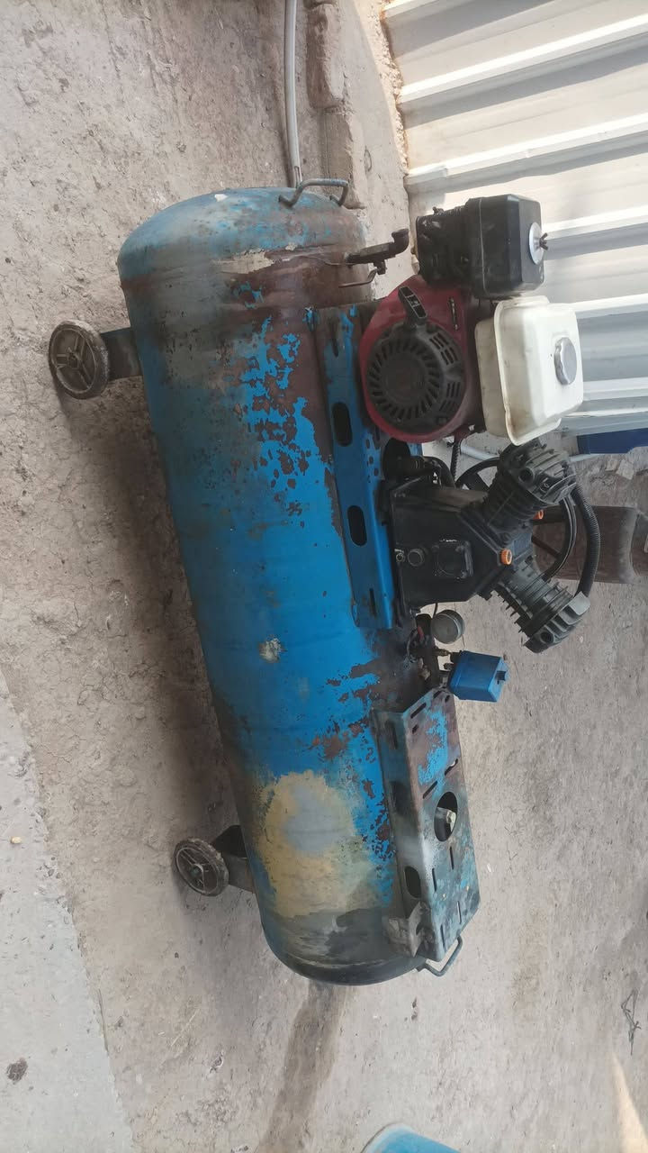 السلام عليكم كمبريسر للبيع السعر 500 وبي مجال نظيف تروسه جديده مكانه بابل *********** ++***********
