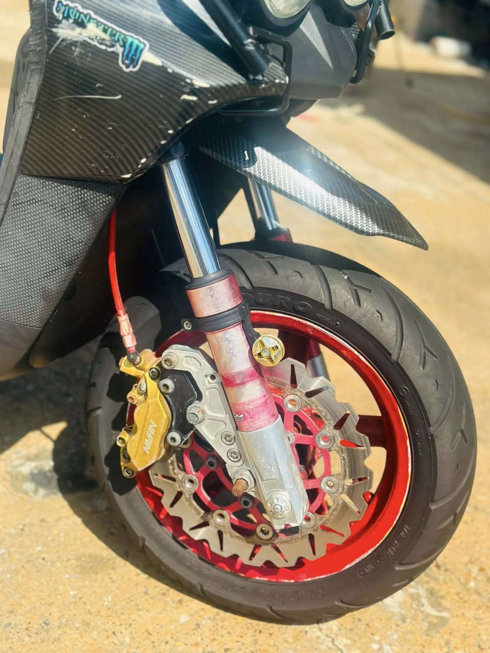 سلام عليكم اخوان سكنس جبلي ام عيون
دراجه مفوله لاخير تزويد مكفوله وجديده 

كلجات تزويد ستيرن صدر امامي يدات قبق فلاوين كله 

اصلي دراجه مال جناي مفوله لاخير مكفوله 💯💚

سعرها مليون وبيها مجال حك جيه 

مكاني ديالى بعقوبه هـ  ***********
