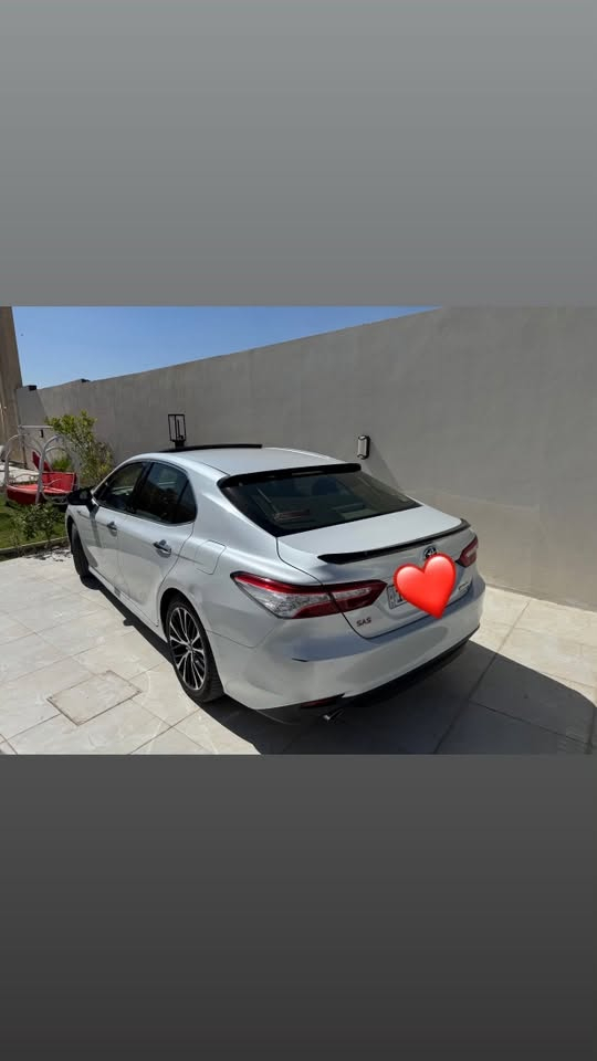 للبيع 
كامري 2019 هايبرد SAS 

بغداد باسمي 
فووووول 1/1 لمتد مو gle 
كشنات جلد + كهرباء الاماميات 
فتحه 
شاشه 
كامره دواره 
حساس امامي خلفي دفن مو عمل دبي 
لايت + بك لايت فووول led 
برده خلفيه كهرباء 
سايد بريك كهرباء 
ماشيه 117 الف كيلو 
سياره كلللللش نظيفه بدون نواقص للاخير 
كل صيانه مالته بالشركه وموجود دفتر الصيانه بالشركه 
مكفوله كفاااله عاااامه من الصبغ والضربه والتبديل والبارد 
بيه فقط رصعه باب السايق + جاملغ امامي سايق + جاملغ خلف سايق مواكع صبغ ابد يعني ترجع بارد او PDR اني عايفه مامصلحه سياره كله بلاديه كلشي مامبدل بيه ابدددد 
كير محرك صدر تبريد كله كفاله سياره خير من الله كلش كاعده نصبته تخبل 
السعر 206 وبيه مجال بسييييط 
مكاني بغداد حي الجهاد
***********

ملاحظة السياره SAS ومواصفات لمتد مو GLE يعني نادره كللللش هاي السياره وهي كم قطعه موجوده
