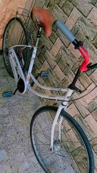 بسكل لبيع مستعجل علا بيعته بسكل كامل جملغات ضامهن مجودات وبيركلت كامله...