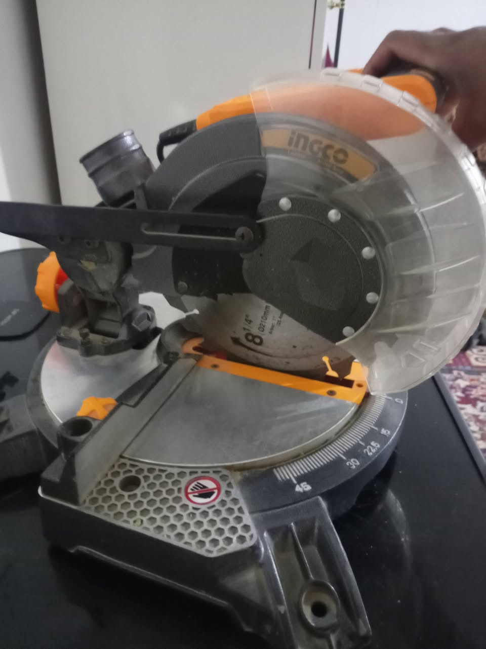 منشار خشب كهربائي 🔴 للبيع 🔴 جديد نظافة 100% ماركة انجيكو الاصلي
الصينية مالته تفتر لأي اتجاه وكل القياسيات والاشكال تكص 
مكاني بالحله ورديه خارج ***********
