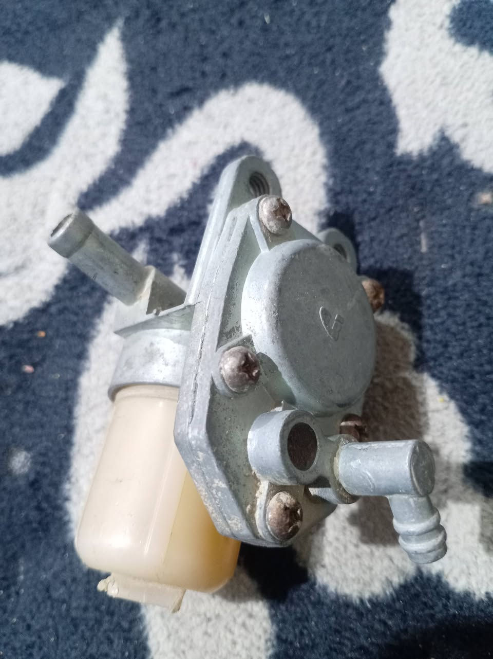 سلام عليكم شباب كابريتر وفلتر بانزيل لل البيع يعرهن 10  قفل رقم ***********
