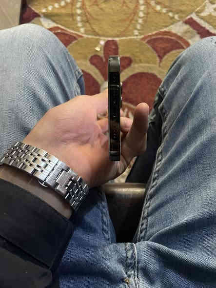 السلام عليكم ايفون 13 برو ماكس نموذج M الذاكره 256 مستبدل شاشه اصليه والضهر مكسور فقط المكان بغداد بنوك السعر 450 وبي مجال بدون ملحقات شرق اوسط الجهاز وتساب فقط ***********
