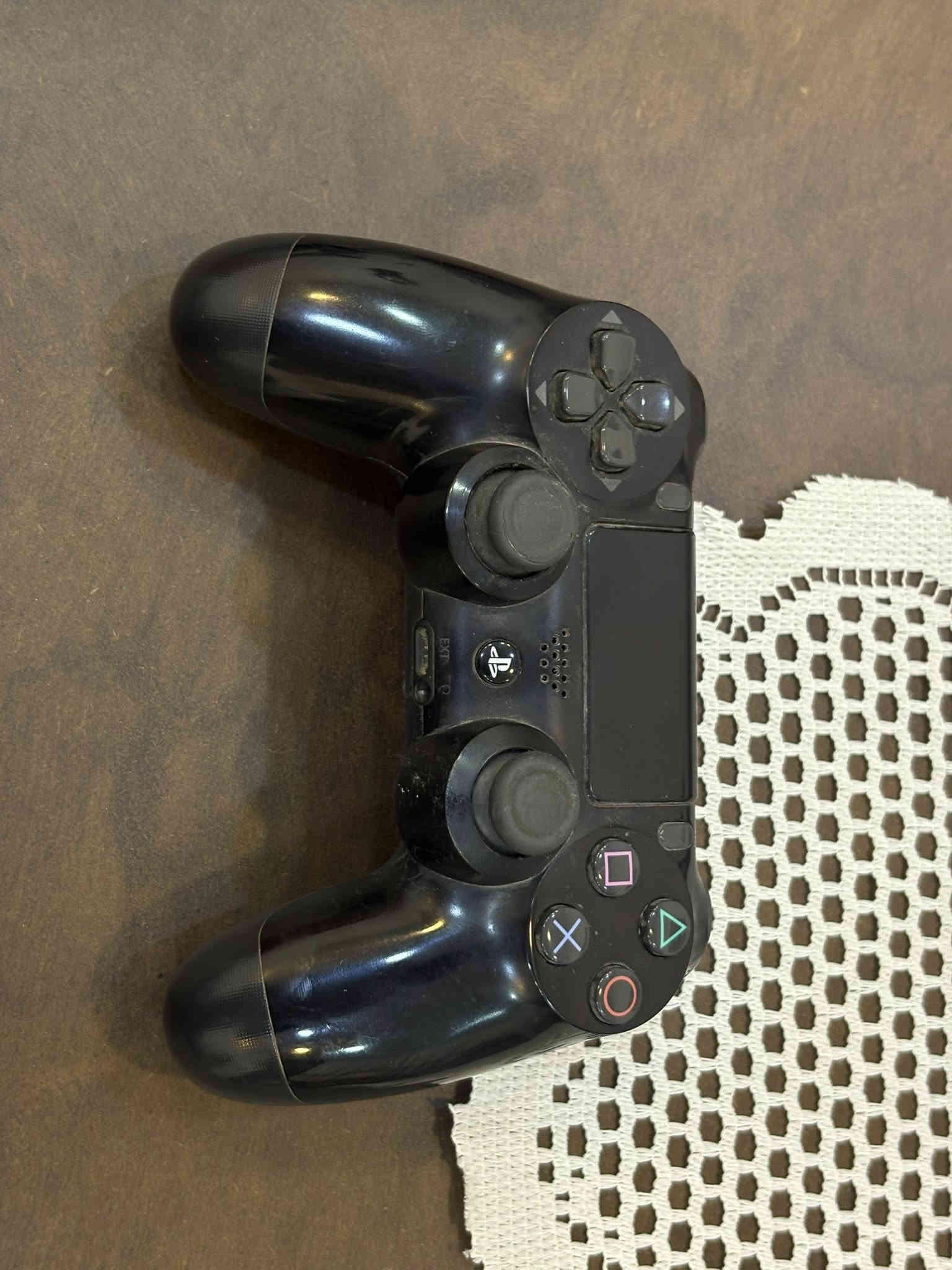 بلي ٤ نضيف مستعمل مبدل فقط بنكه و جوستك يده مستعمله ذاكره ٥٠٠  مواصفاته مابيه صوت اخرس جهاز زين سريع 

سعر ١٨٠ و بيه مجال 

***********
