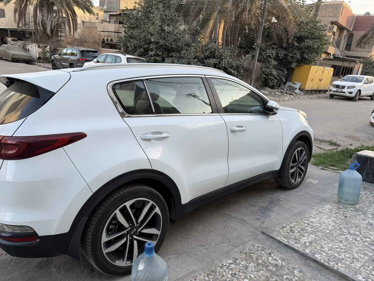 السلام عليكم كيا سبورتج 2019 مواصفات بيسك الشركة الدولية شادلها شاشة اصليه وكامرا ماشيه 58 الف حقيقي السياره نضيفه جداً ومدوشمه الكشنات تخم تاير مكفولة من الصبغ والرصعات ومن كلشي ماعدا بارد كد اصبع بلداير مال الجاملغ الخلفي جهة الصدر سنويه وارقام جديده بأسمي تحويل ثاني يوم مكاني بغداد شارع فلسطين السعر 198 ورقه وبيها مجال بسيط للشراي للاتصال والاستفسار ***********
