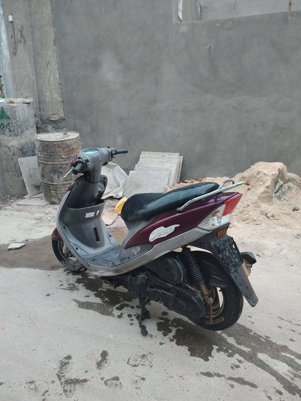 السلام عليكم.
ماكس منغولي للبيع دراجة مرتبه مال جناي 
كلشي على وضع الشركة بس الكابريتر مبدله مكينتها ناعمه الدراجه كامله شغل واطلع ،
مكاني الديوانية حي العسكري 
اي استفسار ***********
مامتواجد فيس فقط واتساب وخط
