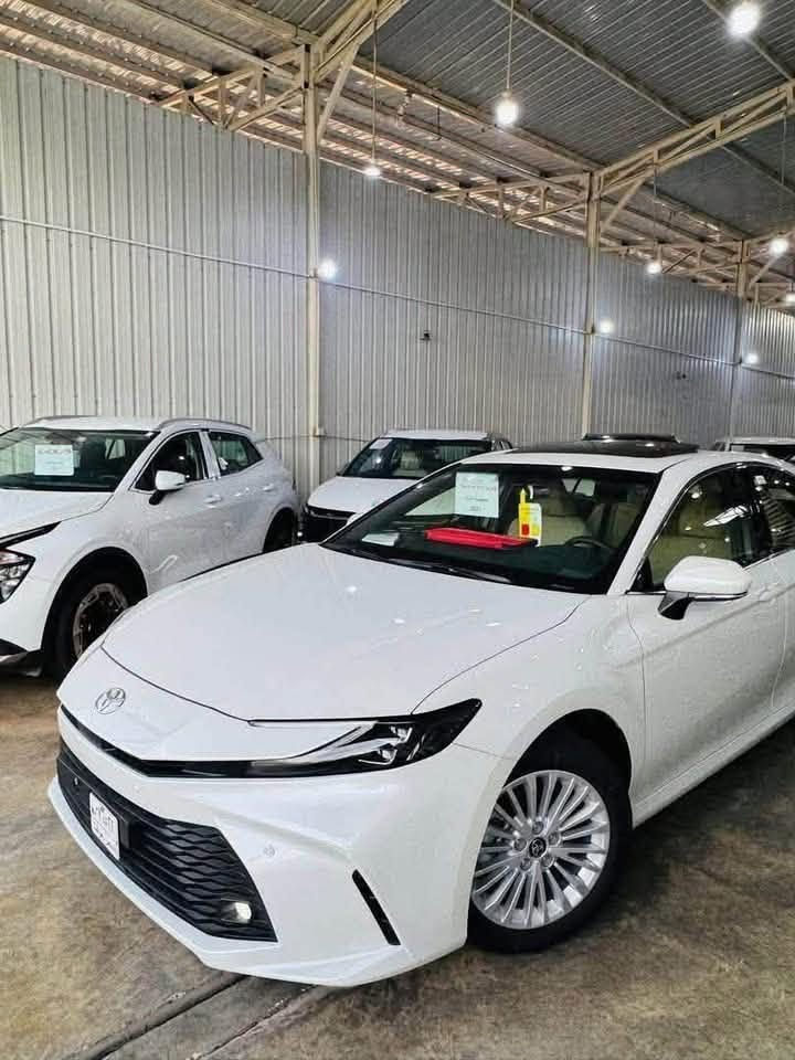 👑🔥 مجموعة الملك لتجارة السيارات الحديثة 🔥👑

🚗 نوفر لكم أفضل العروض وبأسعار منافسة جداً للزبائن الكرام 🚗

🔥✅ بيع نقداً وبأسعار نار مع الرقم بغداد ✅🔥

🚘 Toyota Camry 2025

💥 محرك 2500cc بانزين
💥 أداء قوي وثبات عالي على الطرق
💥 اقتصادية بالوقود وراحة بالقيادة

🎁 ضمان الصيانة لمدة سنتين أو 40 ألف كم
🎁 8 تبديلات دهن مجانية
🎁 8 فلاتر مجانية

✨ المواصفات ✨

✔️ سلايد روف✔️ كرسي كهربائي✔️ تشغيل بصمة✔️ دخول ذكي✔️ شاشة حديثة كبيرة✔️ كامرة خلفية✔️ حساسات أمامية وخلفية✔️ مثبت سرعة✔️ تحكم كامل بالدركسون✔️ مكيف ثلج قوي جداً ❄️✔️ إنارة LED✔️ جنوط رياضية✔️ داخلية فخمة ومريحة✔️ عزل ممتاز وهدوء أثناء القيادة

━━━━━━━━━━━━━━━━━━

🔥 السيارة جاهزة للتسليم الفوري🔥 بيع نقداً فقط🔥 أسعار منافسة لا تقبل المقارنة🔥 السعر شامل الرقم بغداد

📞 للاستفسار:

☎️ ***********

☎️ ***********

📍 العنوان:بغداد - الكريعات - نهاية شارع المعارض

👑 مجموعة الملك 👑
