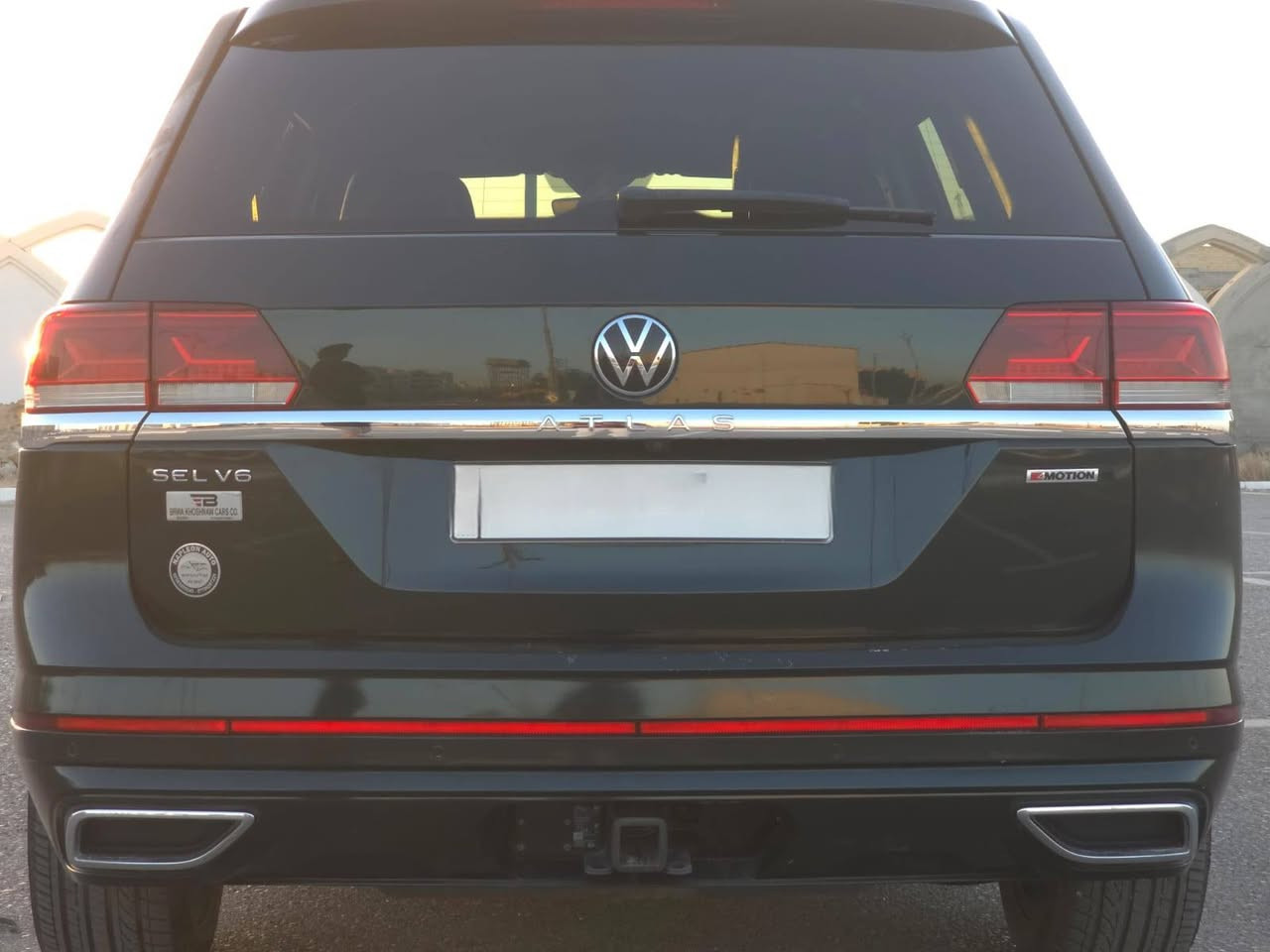 🚗 Volkswagen Atlas 2021 SEL V6
فولكس واگن أطلس موديل 2021

– بحالة ممتازة جداً

السعر : 240$ وبيها مجال

📊 المواصفات العامة:

 • الممشى: 94 ألف ميل

 • المحرك: 6 سلندر 3.6 لتر

 • ناقل الحركة: أوتوماتيك 8 سرعات

فتحة سقف 
 
لوحة اربيل
• نظام الدفع: 4Motion (دفع رباعي)

🛋️ الداخلية:

 • مقاعد جلد بلون اسود

 • كشنات كهرباء + تدفئة مقاعد

 • 7 ركاب

 • تبريد ثلاثي (3 Zones)

 • شحن لاسلكي

 • عدادات ديجتال

📱 التكنولوجيا والترفيه:

 • شاشة معلومات كبيرة

‏ • Apple CarPlay + Android Auto

 • تحكم صوتي

 • تحكم بالشاشة عن بعد

🚦 أنظمة الأمان والمساعدة:

 • نظام قيادة ذكي

 • تثبيت سرعة

 • تحديد مسار تفاعلي

 • نقاط عمياء

 • حساسات 360 درجة

 • التعرف على إشارات المرور

💡 الإضاءة:

 • IQ LED

‎ • لايت ذكي مع الستيرن

‎ • إنارات ترحيبية

⚙️ مميزات إضافية:

 • 6 وضعيات قيادة

 • تشغيل عن بعد

 • تشغيل ذكي + دخول ذكي

‏ • Auto Hold

‏ • Auto Start/Stop

 • هاند بريك كهربائي

📌 ملاحظات:

 • شرط التحويل

📞 للتواصل:
*********** متوفر  واتساب
