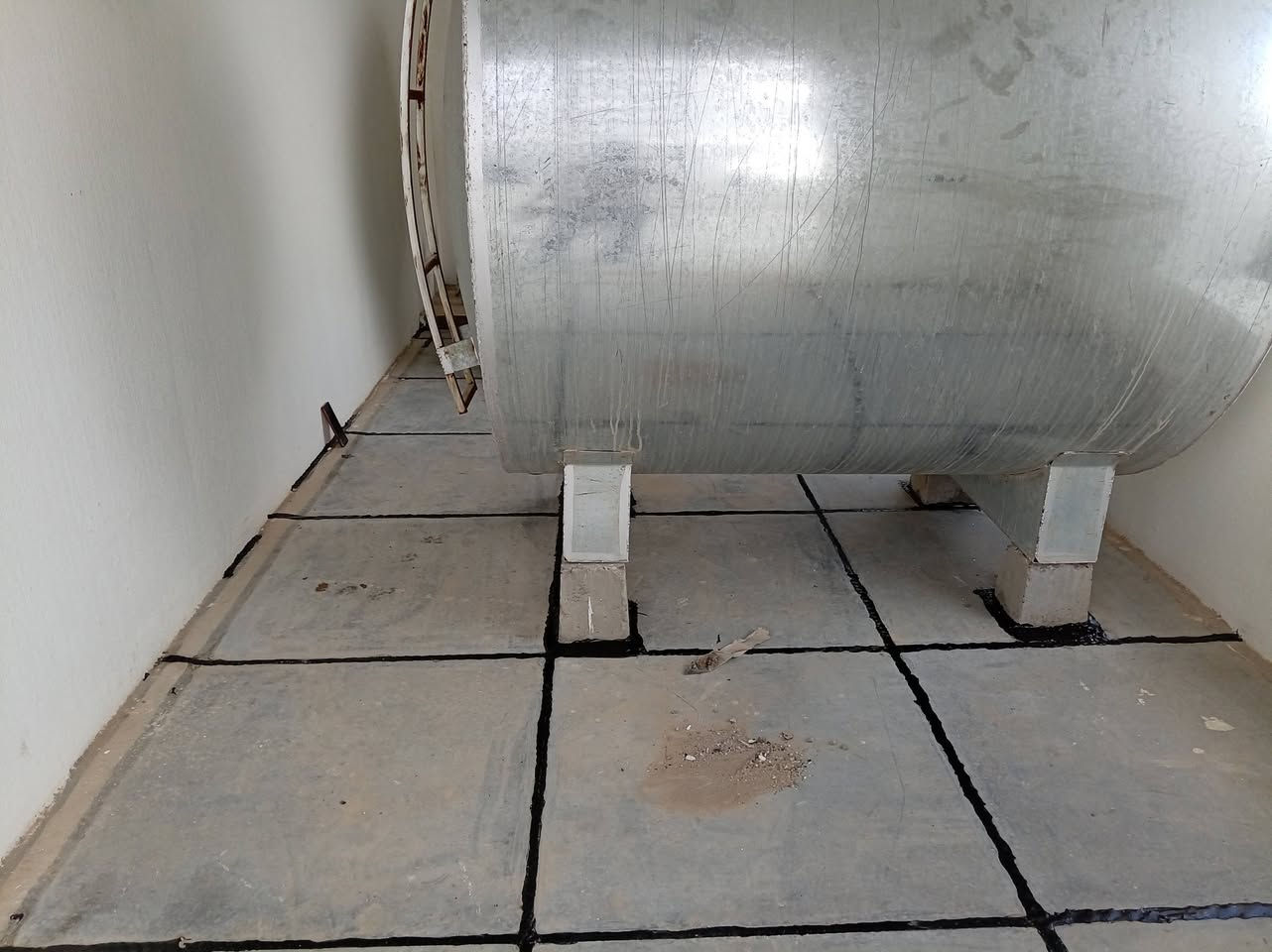 سلام عليكم
نشتغل اشتايكر والجير السطح وجير أساس نشتغل كرسته وعمل ونشتغل بس عمل ونشتغل جير بارد اكو عوازل حرارة مثل الفوم أو الفين اكو احجام وقياسات حسب المواد صيانه ماستك تنظيف السطح قبل الشغل مساحه صغيره تنحسب قطعي التواصل رسول العسافي 
واتساب واتصال   ***********
