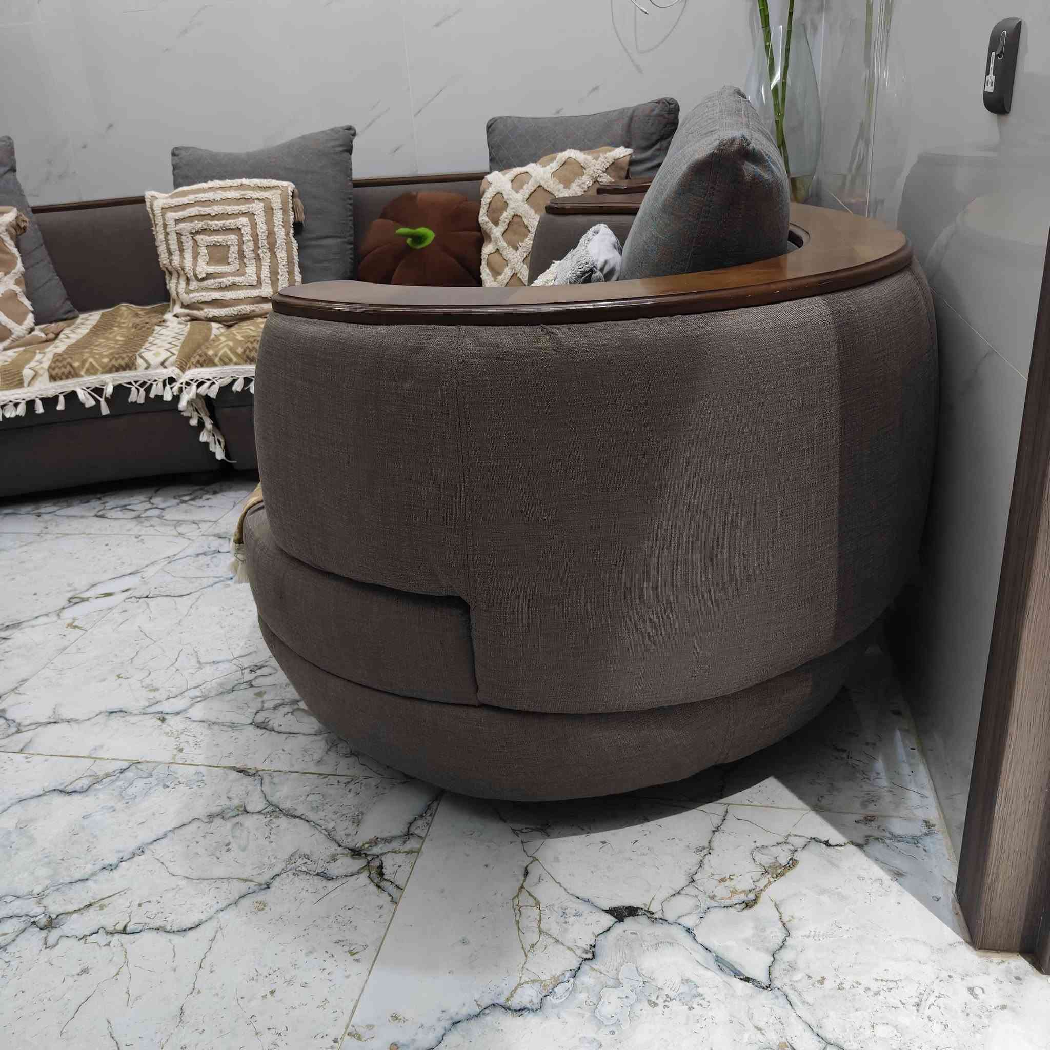 سلام عليكم  🛋️، عندي تخم جلوس رايق ومريح للبيع. نضيف جدا عنوان زعفرانية اتصال ***********
